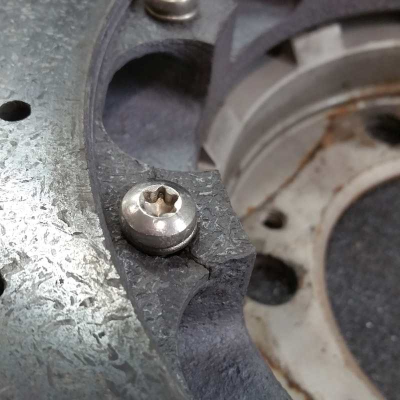 Defektes Befestigungselement Bremsscheibe